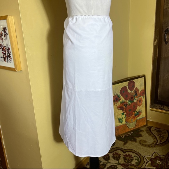 DAVIDS BRIDAL Size XL 18/20 White Control Slip Long Tulip Slit Slimming $94 NWT - Picture 3 of 12